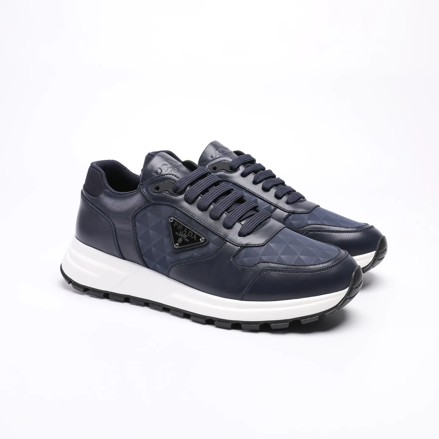 Batch 580 [PRADA] Men's shoes are popular in the counter, official website synchronization, high-quality shipments. Fabric: original cowhide with snakeskin. Lining: cowhide feet + cowhide lining. Outsole: original TPU + foam. Size: 38-46